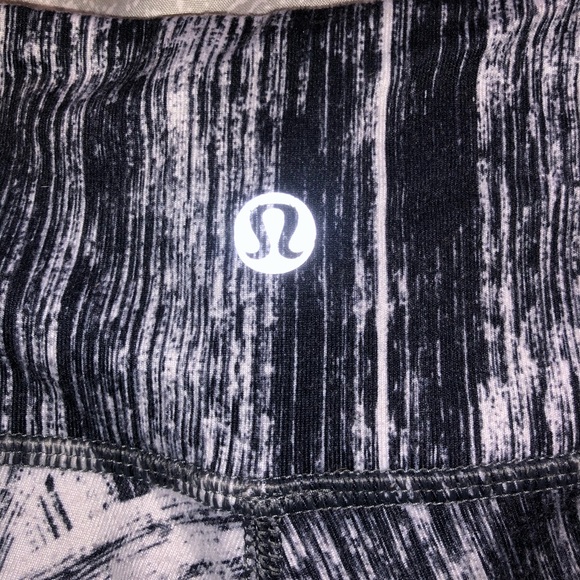 COPY - Lululemon Brushstroke B&W Crops Wunder - Picture 3 of 5